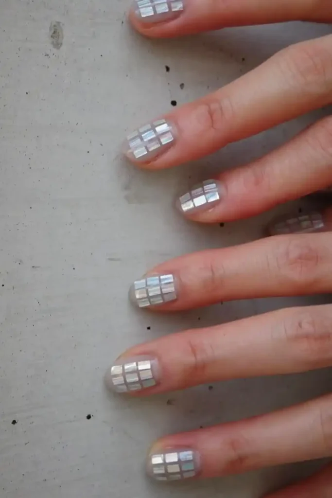Minimal Holographic Tiles